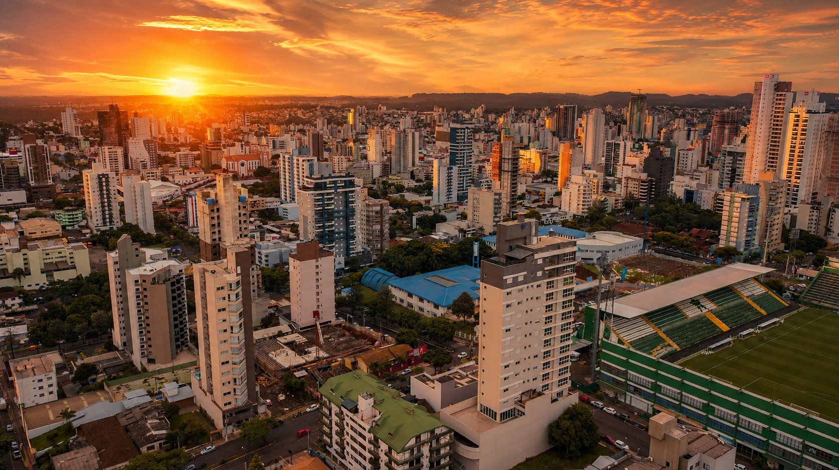 Vista aérea de Chapecó ao pôr do sol